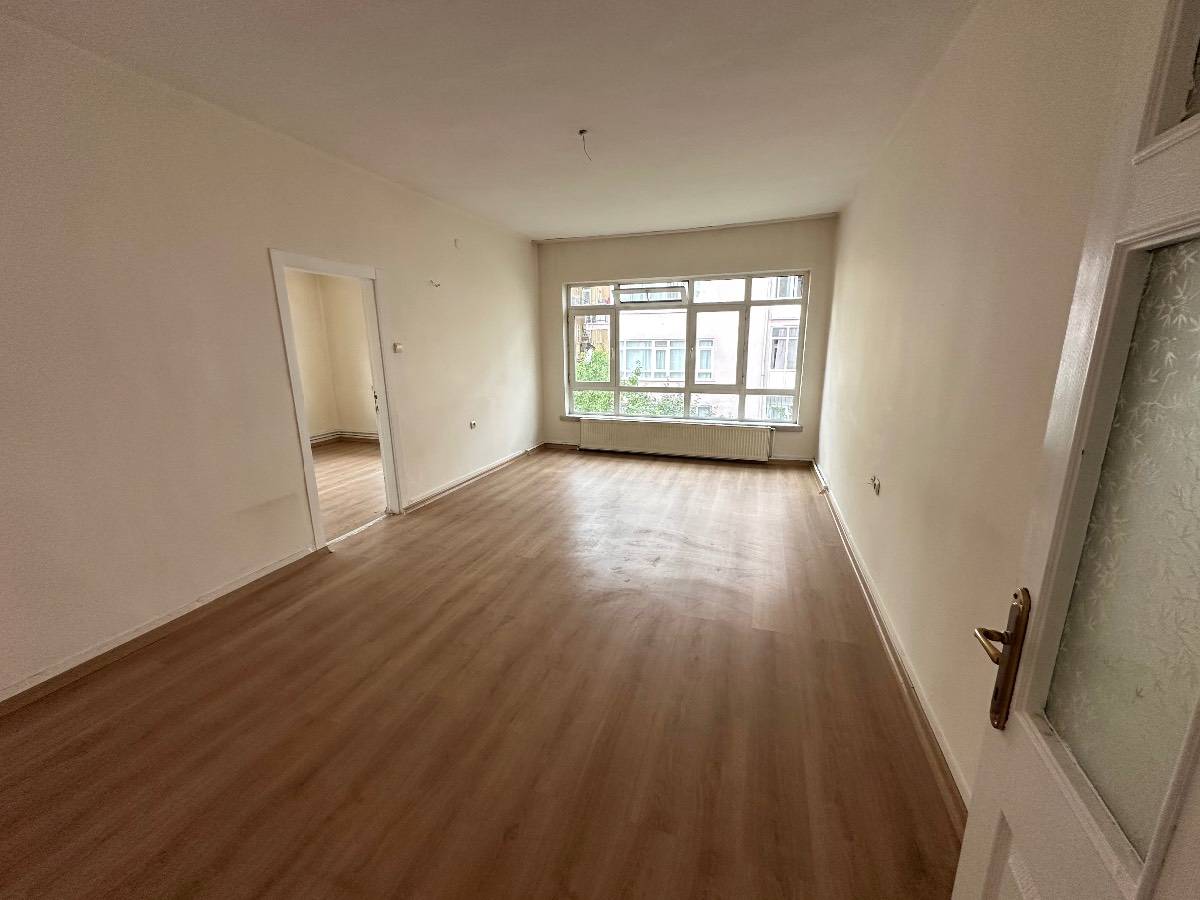 İSMAİL KARADENİZ EMLAKTAN TEPEBAŞI MERKEZDE KİRALIK DAİRE