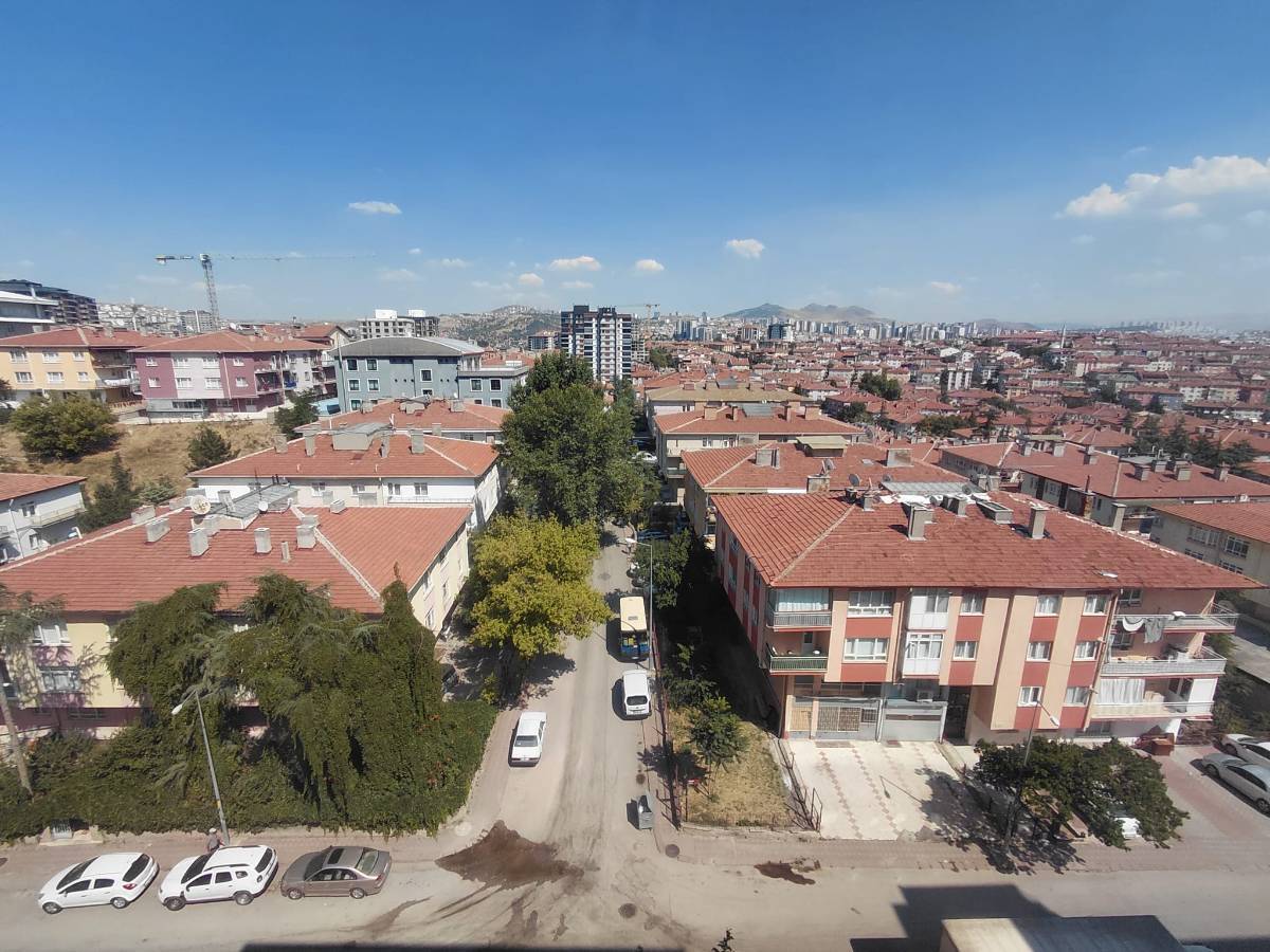İSMAİL KARADENİZ EMLAKTAN  G&Uuml;&Ccedil;L&Uuml;KAYA MAHALLESİ METRO YAKINI ARA KATTA KİRALIK 3+1 DAİRE