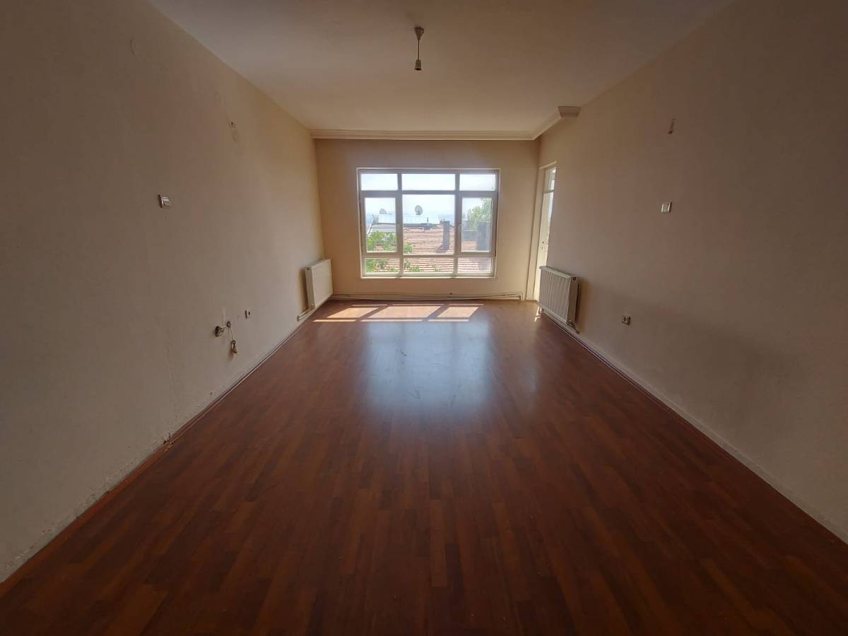 İSMAİL KARADENİZ EMLAKTAN  TEPEBAŞI MAHALLESİNDE ARA KAT, MANZARALI,  3+1 KİRALIK DAİRE