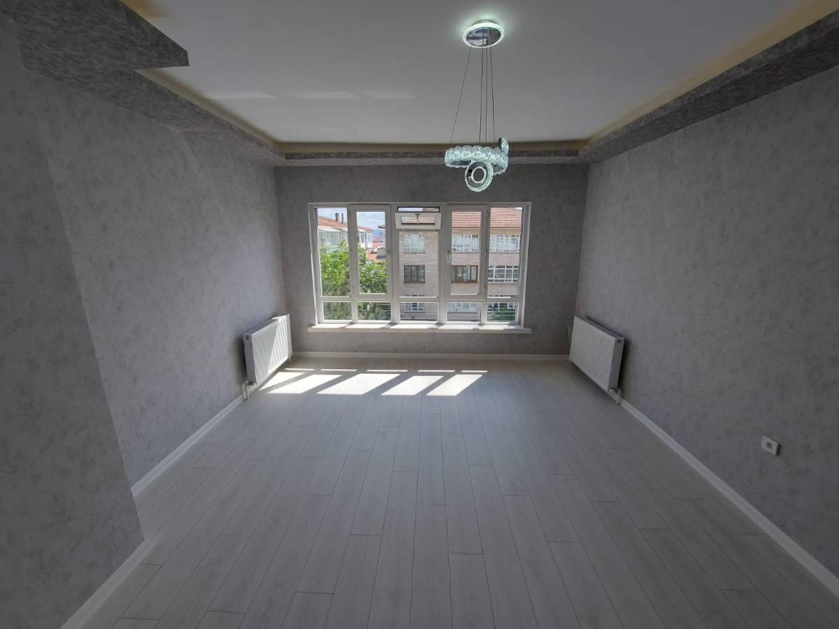İSMAİL KARADENİZ EMLAKTAN  YAKACIK MAHALLESİNDE FULL YAPILI BAĞIMSIZ 3+1 SATILIK DAİRE