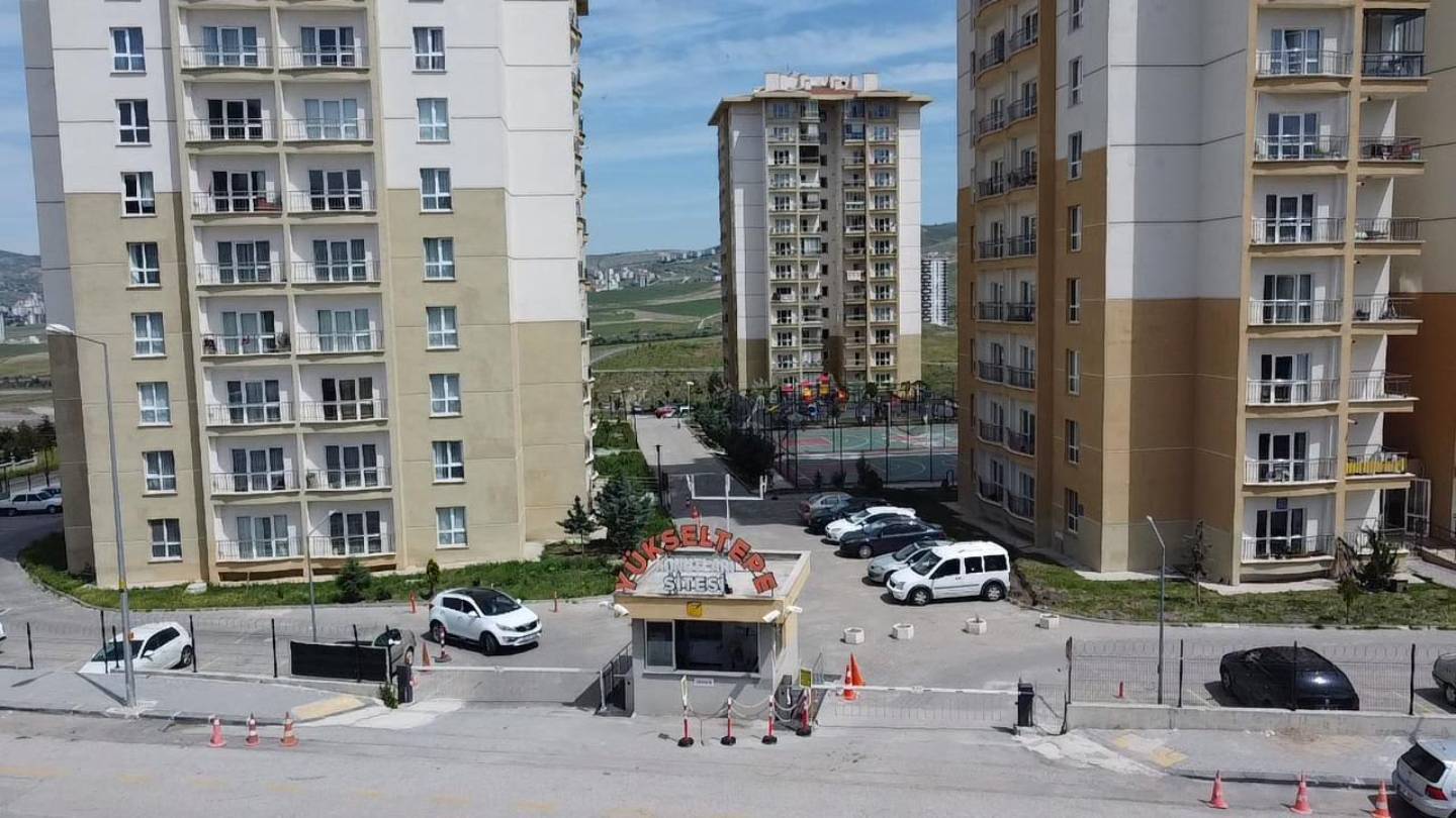 İSMAİL KARADENİZ EMLAKTAN  Y&Uuml;KSELTEPE MAHALLESİNDE SIFIR MANZARALI 2+1 KİRALIK SİTE DAİRESİ