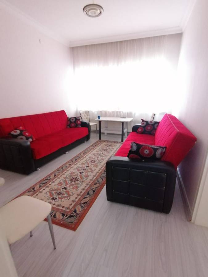 İSMAİL KARADENİZ EMLAKTAN GÜÇLÜKAYA MAHALLESİNDE GİRİŞ KAT SATILIK DAİRE