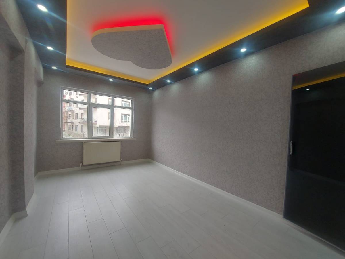 İSMAİL KARADENİZ EMLAKTAN  YAKACIK MAHALLESİNDE SATILIK DAİRE