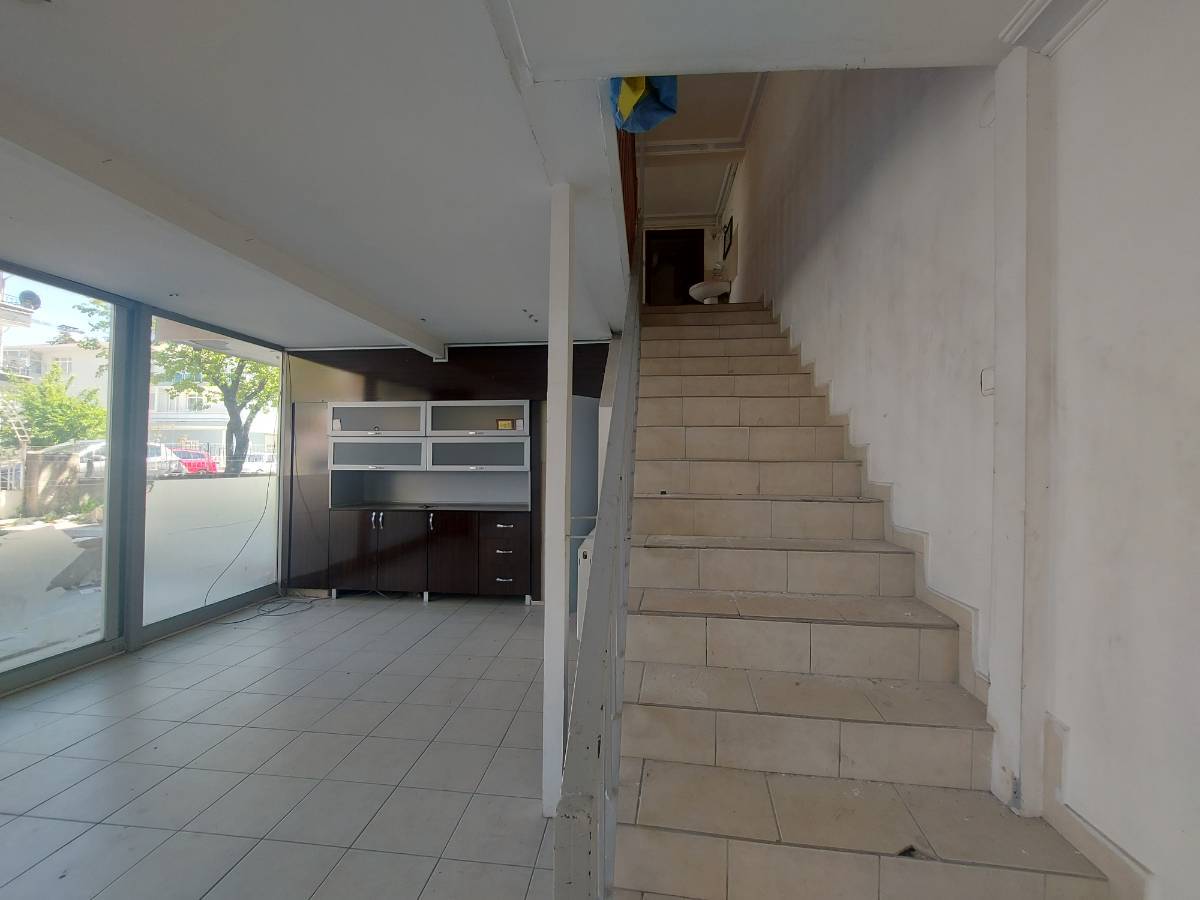 İSMAİL KARADENİZ EMLAKTAN ÇİÇEKLİ MAHALLESİNDE OKUL KARŞISI KİRALIK DÜKKAN