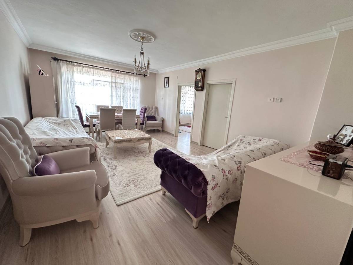 İSMAİL KARADENİZ EMLAKTAN  19 MAYIS MAHALLESİNDE CADDE ÜSTÜ BİNADA, 3+1 SATILIK DAİRE