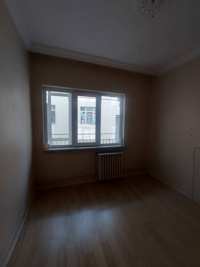 İSMAİL KARADENİZ EMLAKTAN TEPEBAŞI MAHALLESİNDE ARA KAT, ÖN CEPHE, YAPILI, 3+1 SATILIK DAİRE