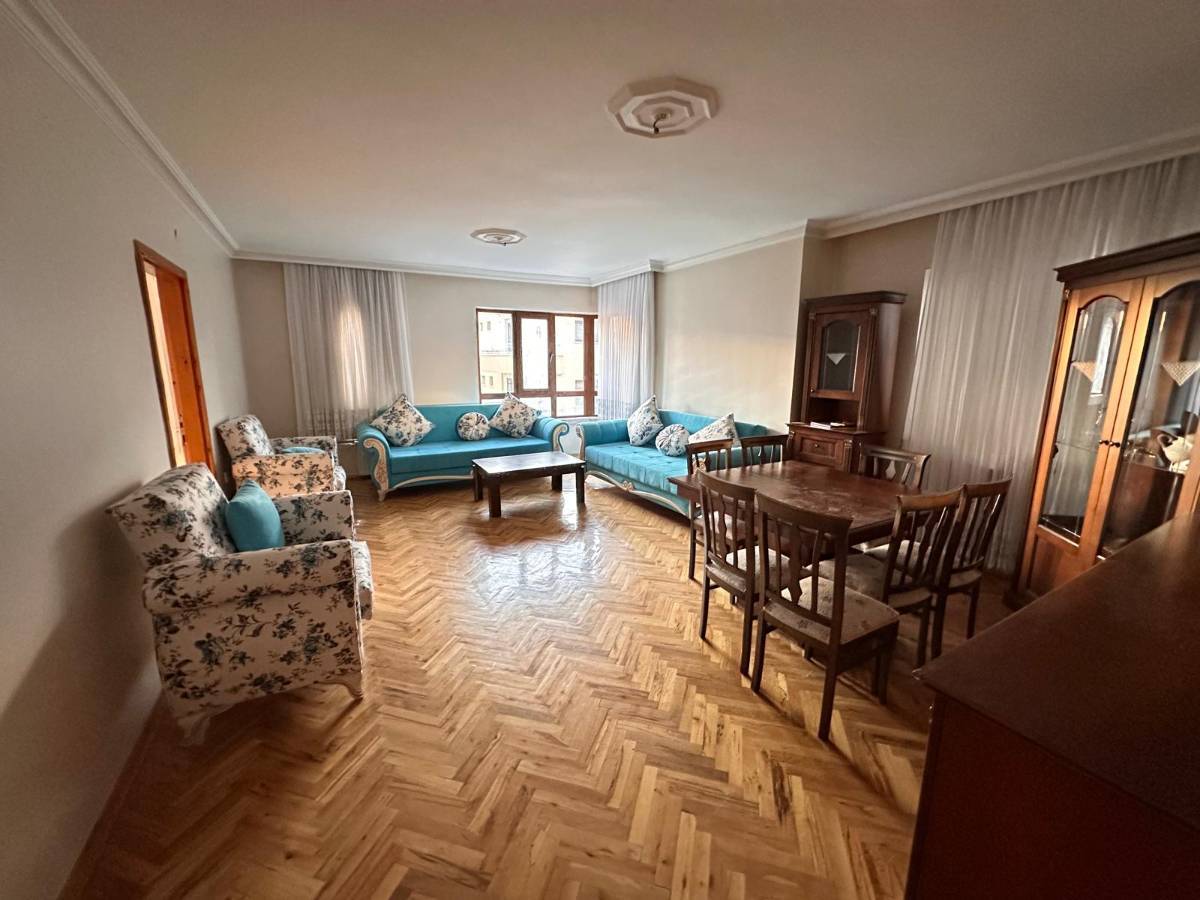İSMAİL KARADENİZ EMLAKTAN  ÇİÇEKLİ MAHALLESİNDE GENİŞ SALON VE ODALI  3+1 KİRALIK DAİRE