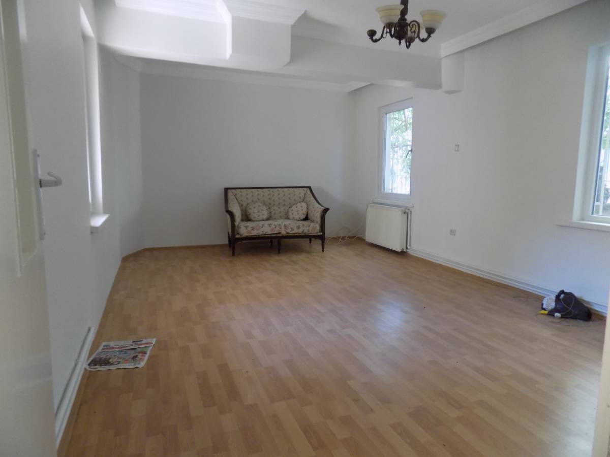İSMAİL KARADENİZ EMLAKTAN TEPEBAŞI MERKEZDE KİRALIK DAİRE