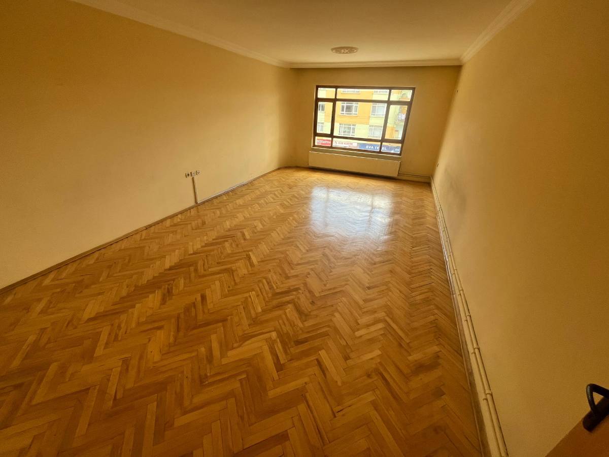 İSMAİL KARADENİZ EMLAKTAN SANATORYUM CADDESİNDE SATILIK DAİRE