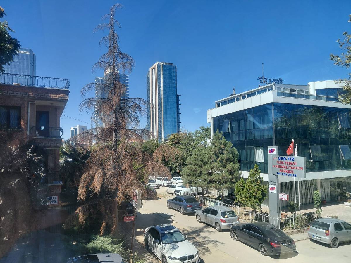 İSMAİL KARADENİZ EMLAKTAN  BALGAT MENEKŞE BUSİNESS DA L&Uuml;KS EŞYALI 2+1 KİRALIK OFİS