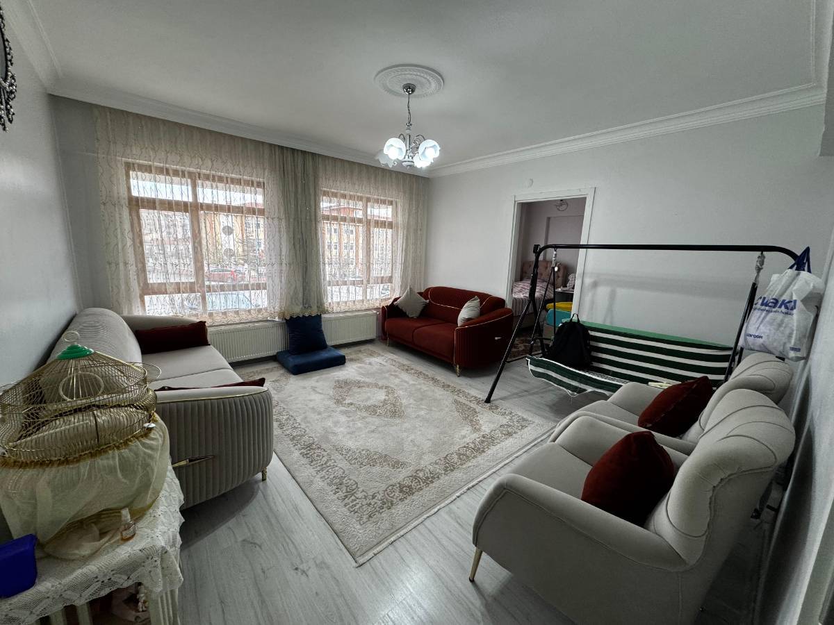 İSMAİL KARADENİZ EMLAKTAN  OSMANGAZİ MAHALLESİNDE SATILIK DAİRE