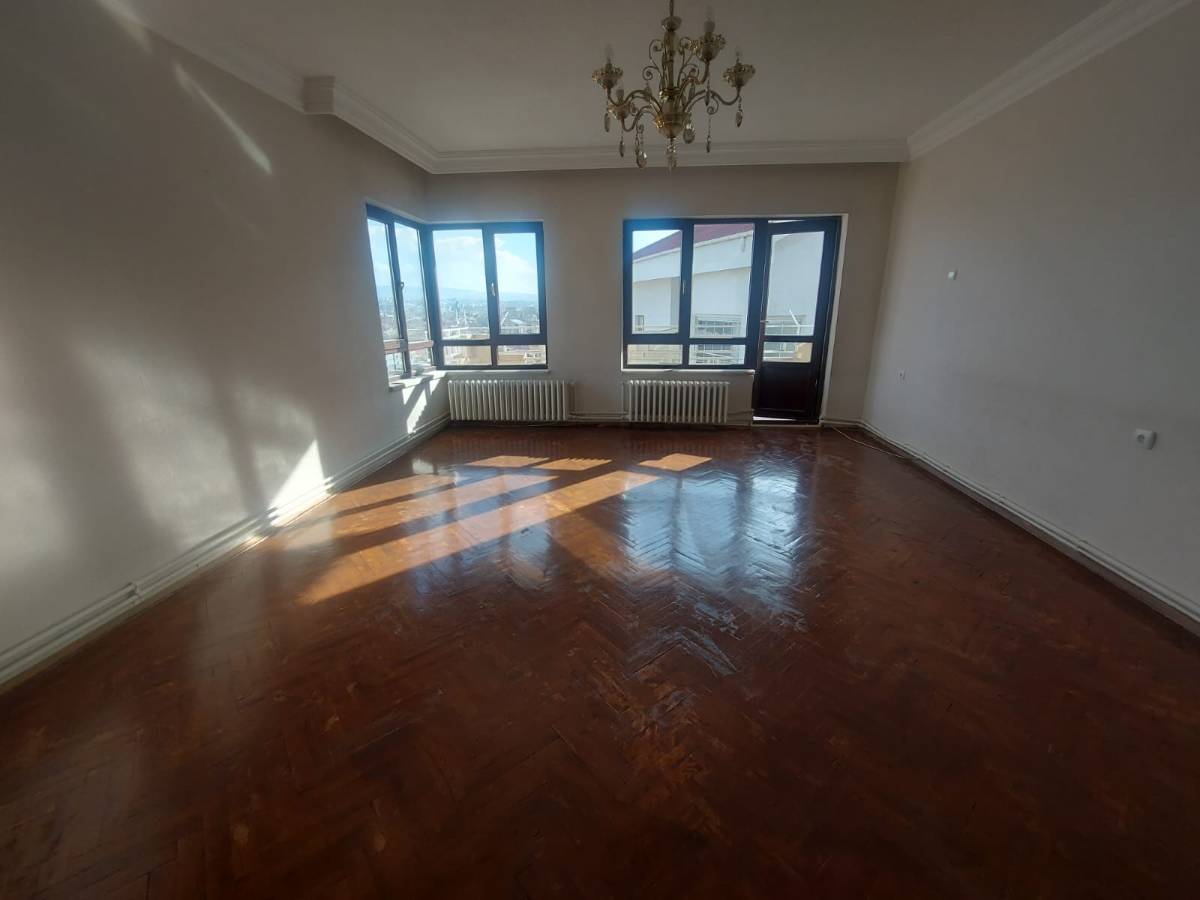 İSMAİL KARADENİZ EMLAKTAN  GÜÇLÜKAYA MAHALLESİNDE KİRALIK DAİRE