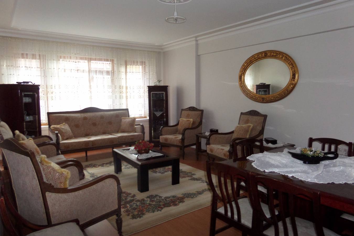 AKTEPE MAHALLAESİ'İNDE,EŞYALI,CADDEYE VE OKULA YAKIN,ULAŞIM SORUNU OLMAYAN,SATILIK 3+1 DAİRE