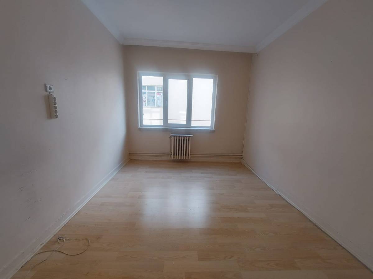 İSMAİL KARADENİZ EMLAKTAN TEPEBAŞI MAHALLESİNDE ARA KAT, ÖN CEPHE, YAPILI, 3+1 SATILIK DAİRE