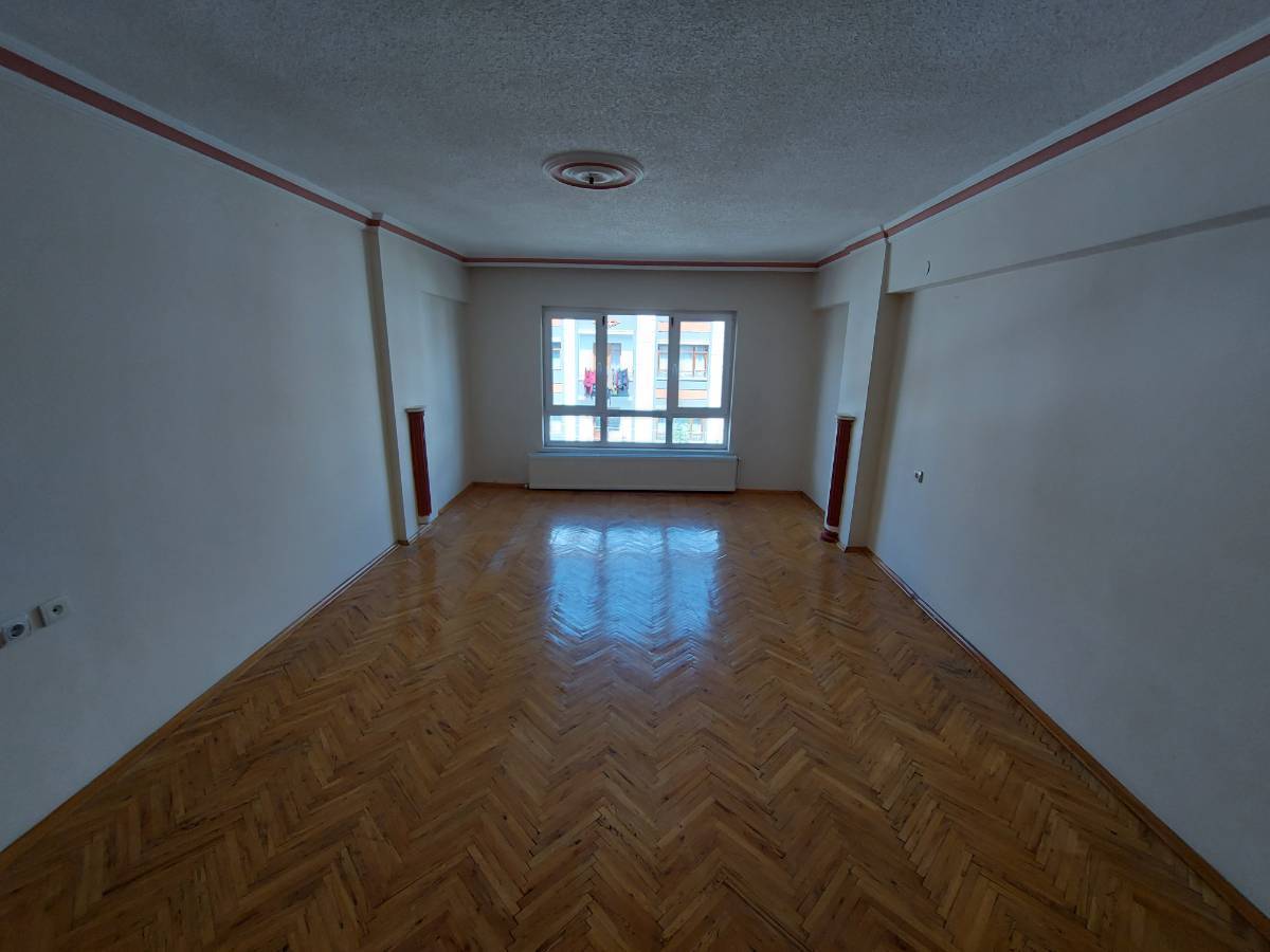 İSMAİL KARADENİZ EMLAKTAN 23 NİSAN MAH. SATILIK DAİRE
