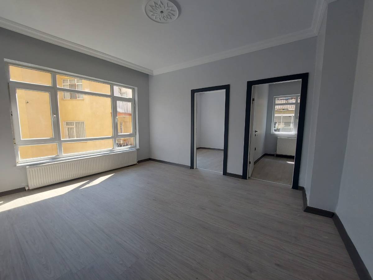 İSMAİL KARADENİZ EMLAKTAN  SANATORYUM CADDESİ &Uuml;ZERİNDE YAPILI SATILIK 2+1 DAİRE