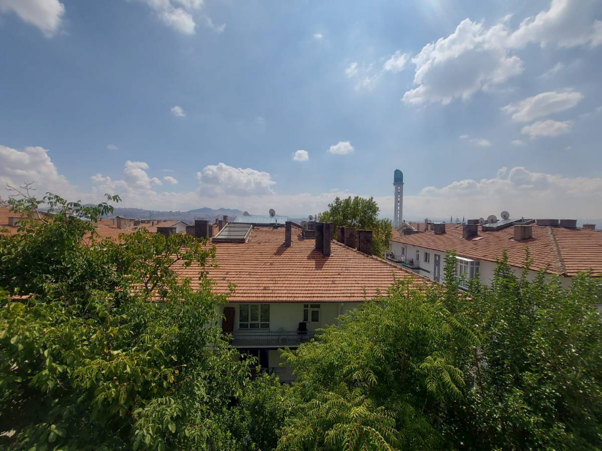 İSMAİL KARADENİZ EMLAKTAN  TEPEBAŞI MAHALLESİNDE ARA KAT, MANZARALI,  3+1 KİRALIK DAİRE