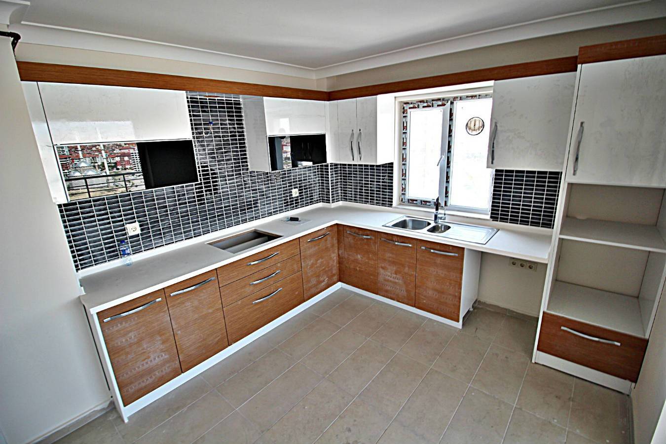 BAĞLICA 2'DE SİTE İÇERİSİNDE FULL YAPILI MANZARALI DAİRE
