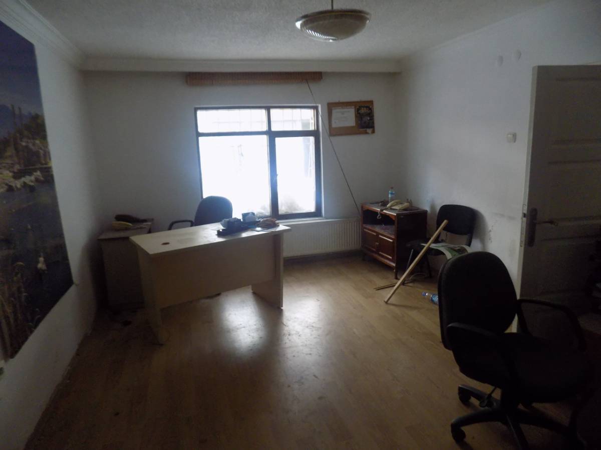 İSMAİL KARADENİZ EMLAKTAN FATİH CADDESİNDE KİRALIK OFİS