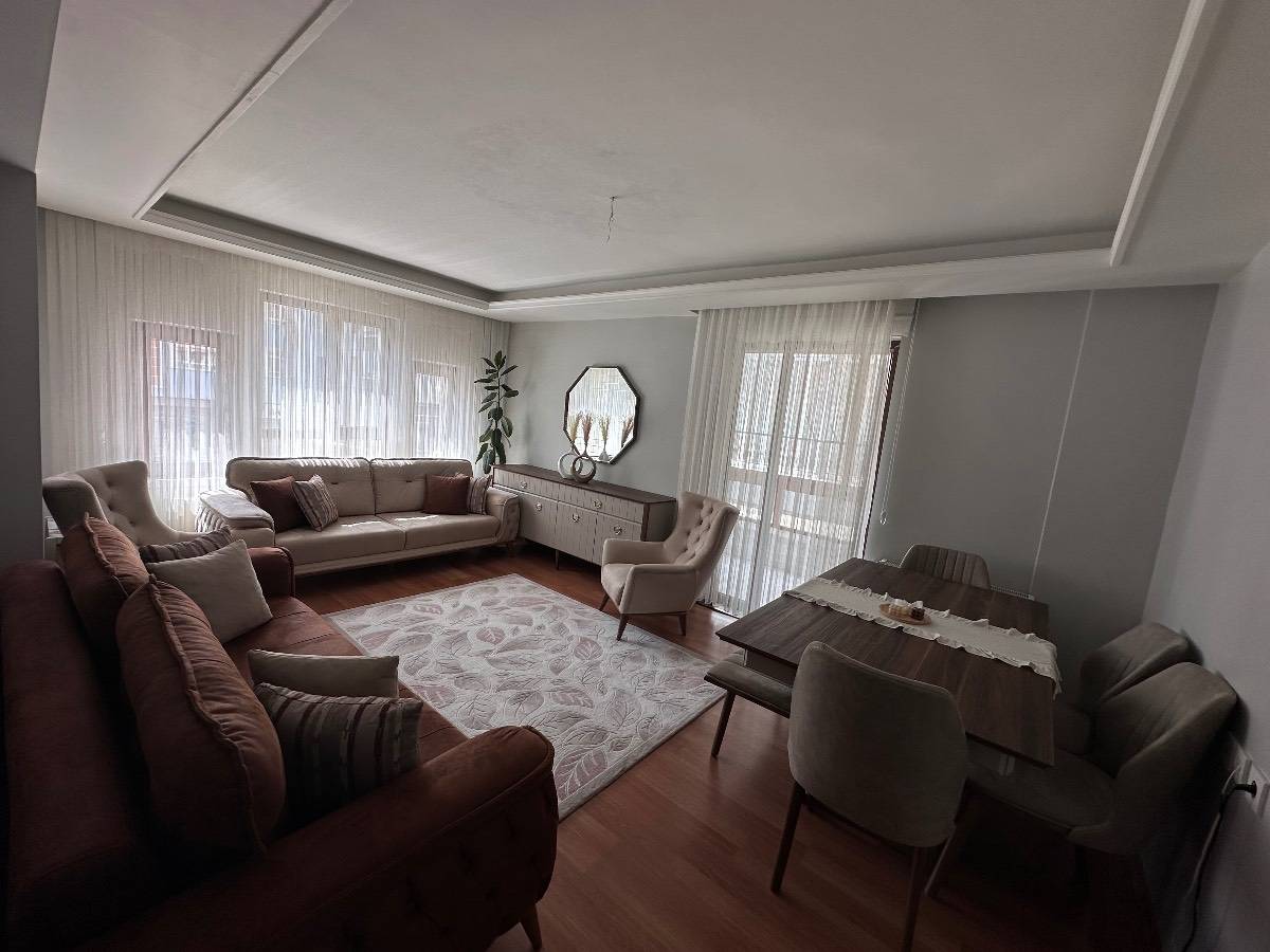 İSMAİL KARADENİZ EMLAKTAN GÜLBABA CADDE ÜZERİ ÖN CEPHE SATILIK DAİRE