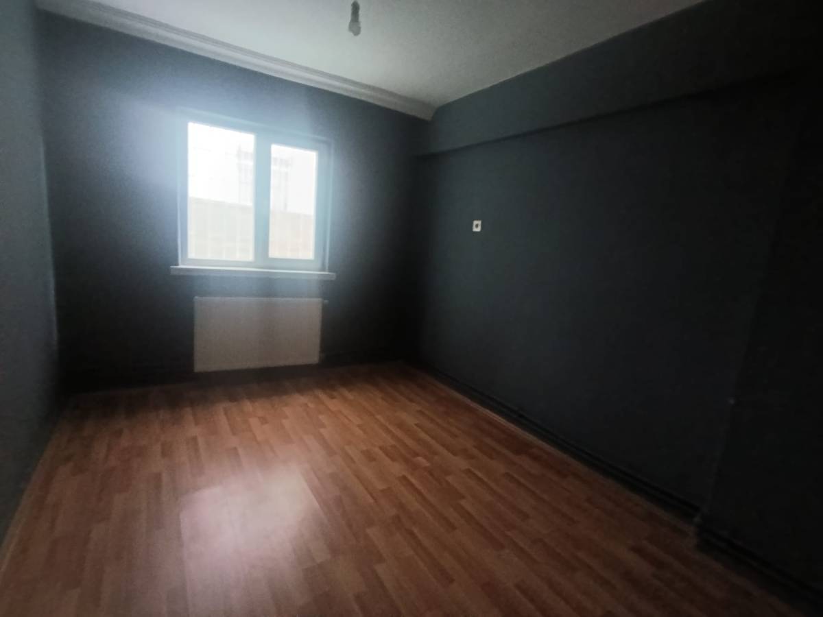 İSMAİL KARADENİZ EMLAKTAN  19 MAYIS MAHALLESİNDE 4+1 BAĞIMSIZ SALONLU SATILIK DAİRE