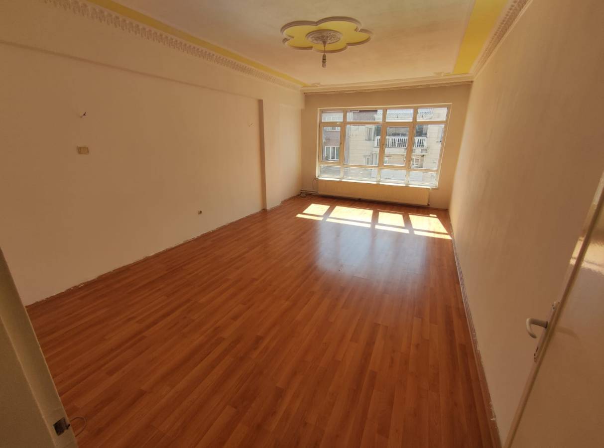 İSMAİL KARADENİZ EMLAKTAN KALABA DA KİRALIK ARA KAT 3+1 DAİRE