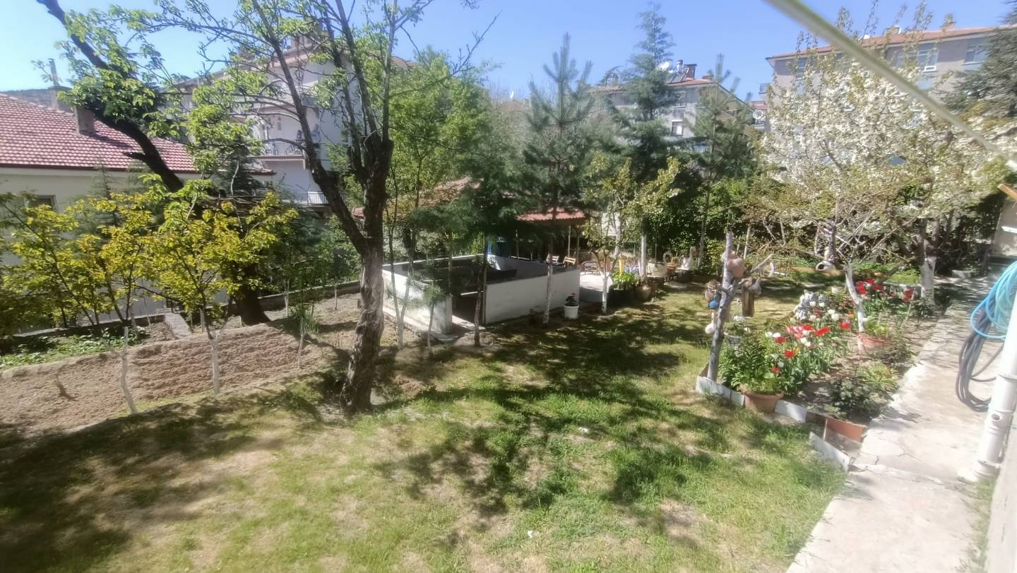 İSMAİL KARADENİZ EMLAKTAN SANATORYUM CADDESİNDE BAH&Ccedil;E KATI 2+1 SATILIK DAİRE