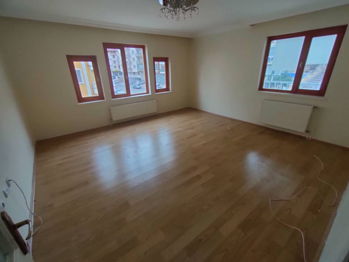 İSMAİL KARADENİZ EMLAKTAN SEYİTLER CADDE ÜSTÜ SATILIK ASANSÖRLÜ DAİRE