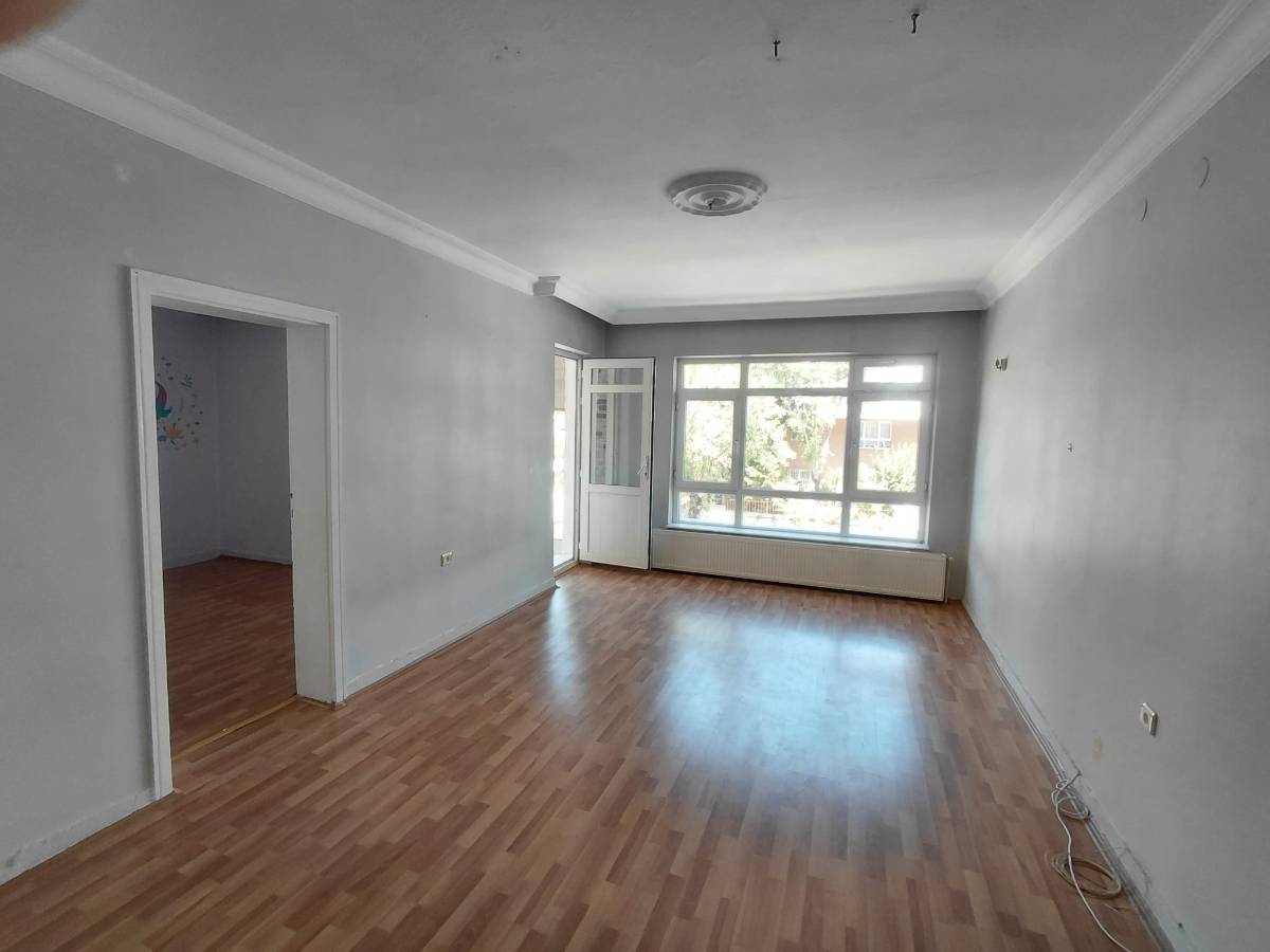 İSMAİL KARADENİZ EMLAKTAN  &Ccedil;İ&Ccedil;EKLİ MAHALLESİNDE &Ouml;N CEPHE ARA KAT TEMİZ 3+1 ACİL!! KİRALIK DAİRE