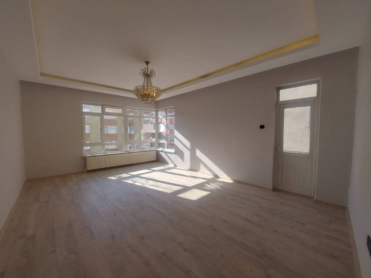 İSMAİL KARADENİZ EMLAKTAN  YAKACIK MAHALLESİNDE ÇEKİRGE CADDESİ ÜZERİ, ARA KAT, BAĞIMSIZ , 3+1 SATILIK DAİRE