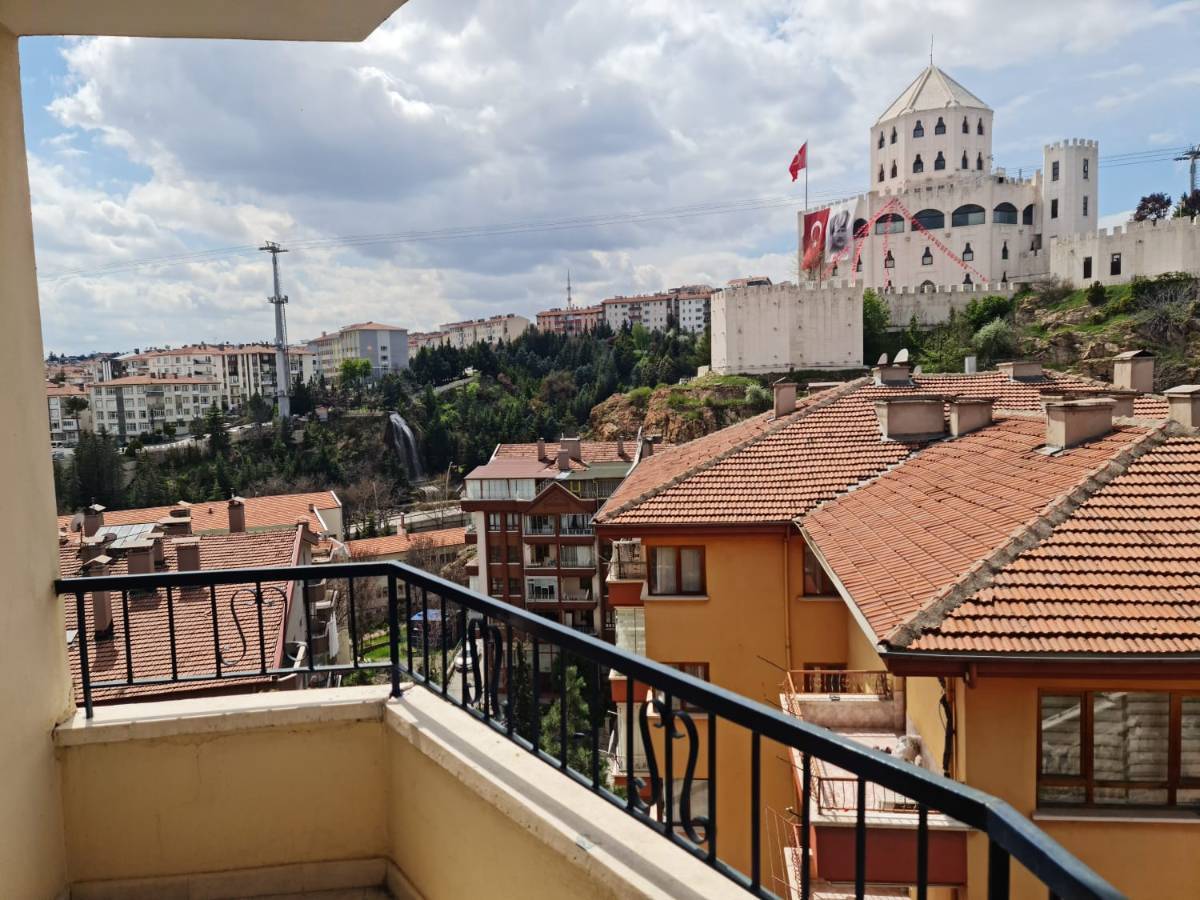 İSMAİL KARADENİZ EMLAKTAN  GÜÇLÜKAYA  MAHALLESİNDE 3+1 KİRALIK DAİRE