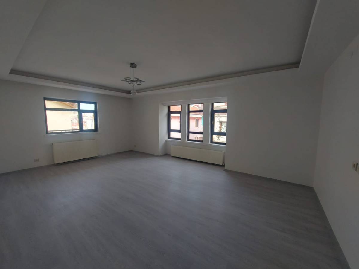 İSMAİL KARADENİZ EMLAKTAN  AKTEPE MAHALLESİNDE FULL YAPILI, BAĞIMSIZ, ARA KAT 3+1 SATILIK DAİRE