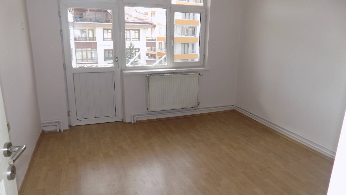 İSMAİL KARADENİZ EMLAKTAN TEPEBAŞI MERKEZDE 3+1 KİRALIK DAİRE