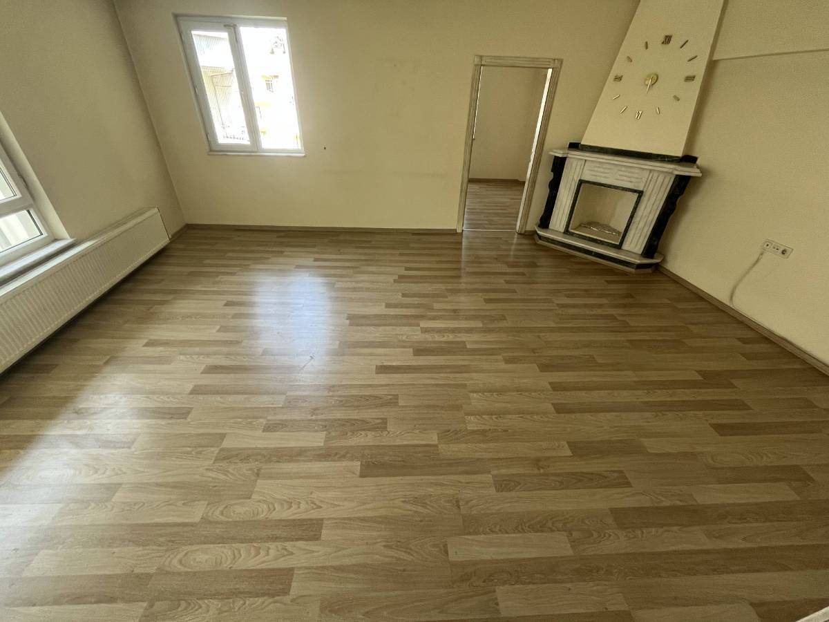 FATİH CADDESİ YAKINI, AĞIZ VE DİŞ SAĞLIĞI HASTANESİNİN HEMEN YAKININ DA 3+1 SATILIK DAİRE