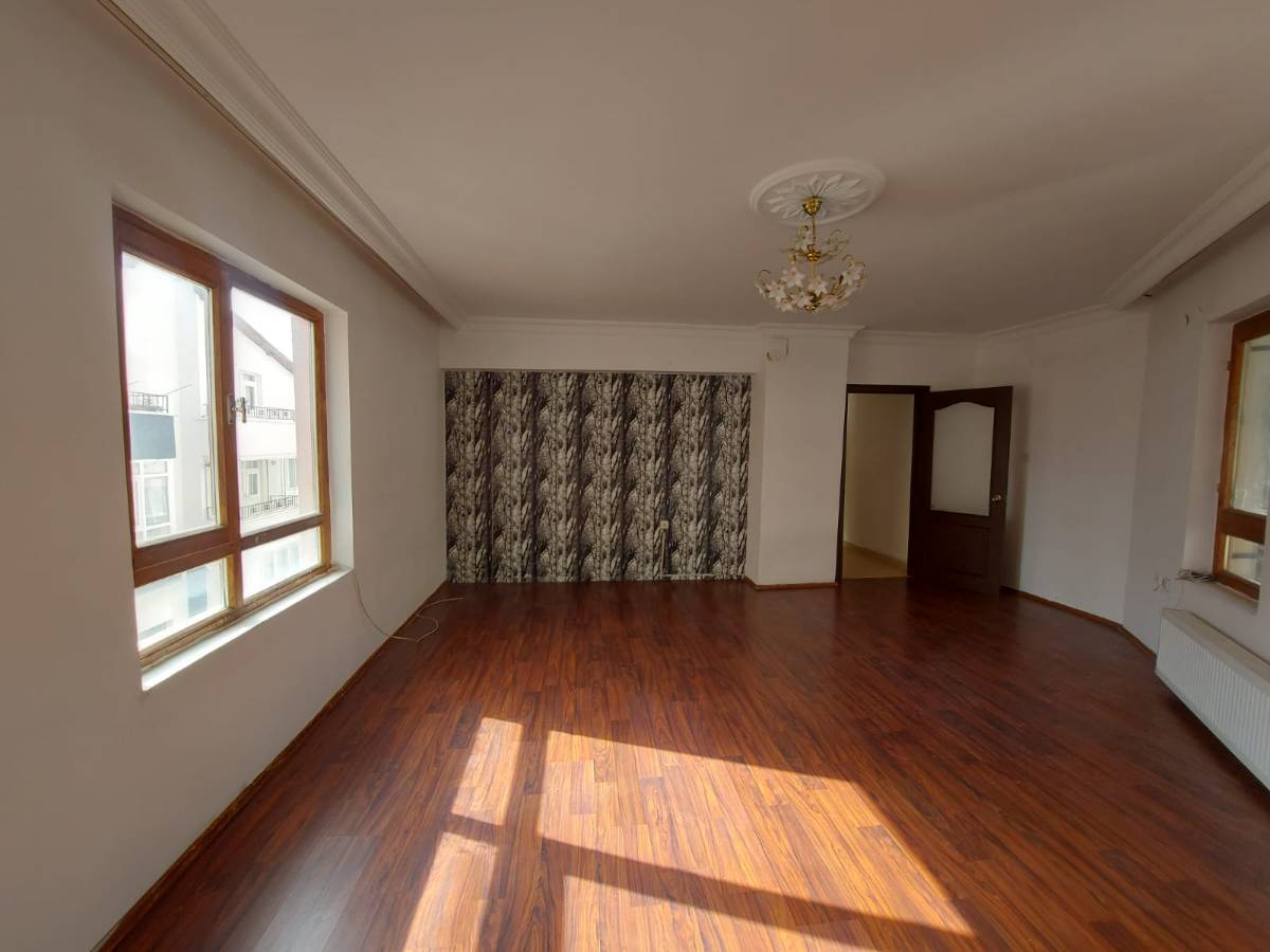 İSMAİL KARADENİZ EMLAKTAN BAĞLARBAŞI MAHALLESİNDE ARA KAT, BAĞIMSIZ , GENİŞ MUTFAKLI, 2+1 SATILIK DAİRE