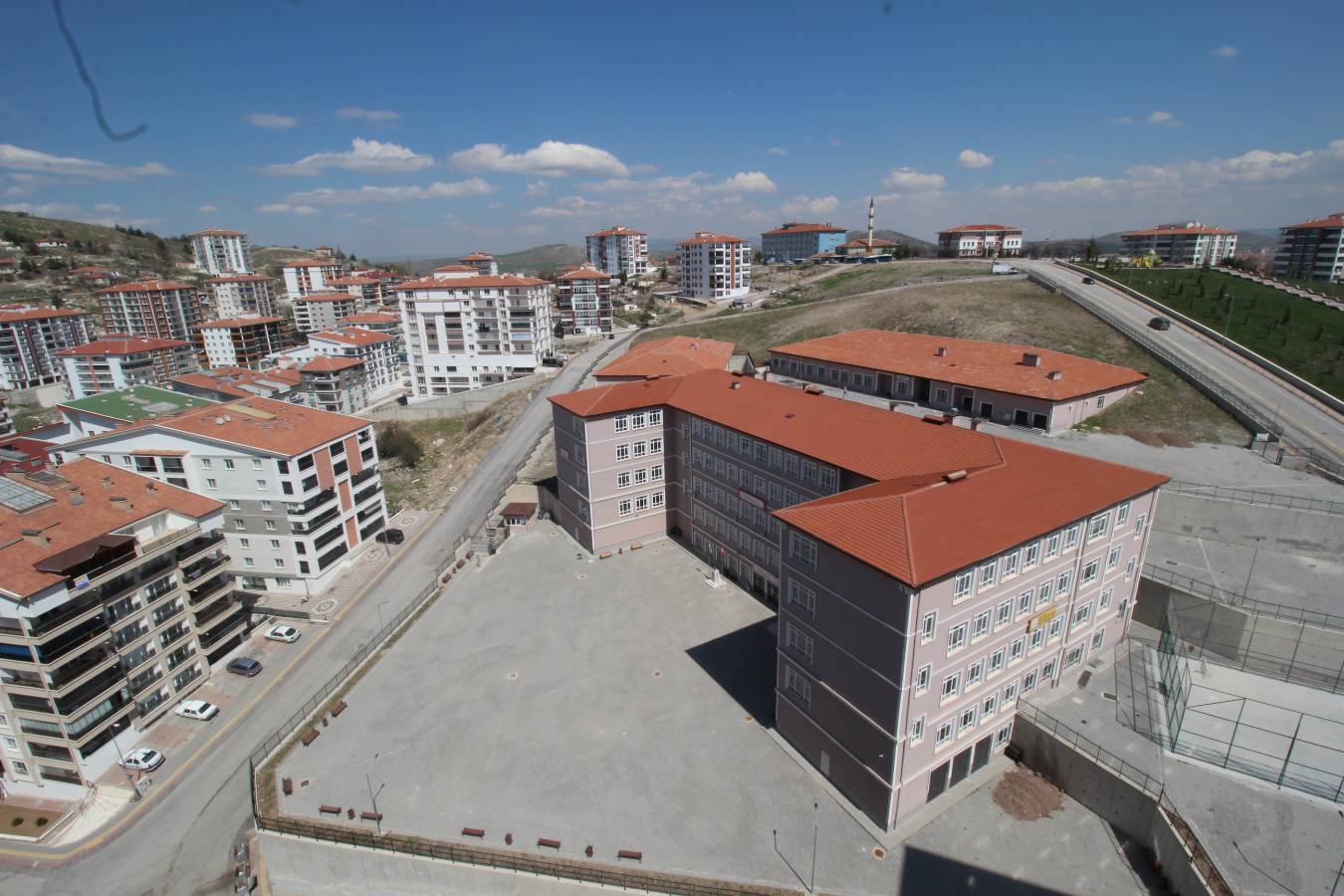 EVANKARADAN FERİDUN ÇELİK MAHALLESİNDE 3+1 SATILIK DAİRE Ev Ankara