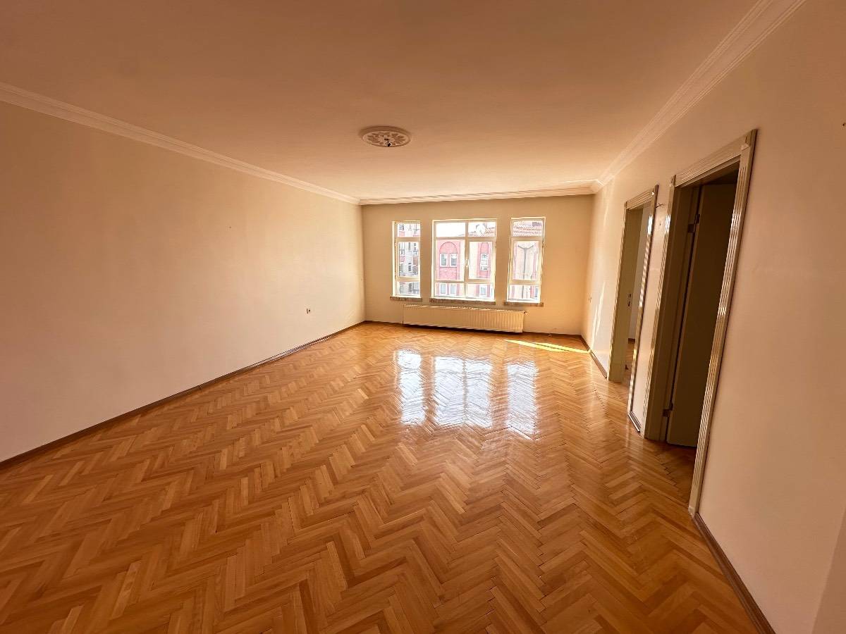 İSMAİL KARADENİZ EMLAKTAN 19 MAYIS MAHALLESİNDE &Ouml;N CEPHE, MANZARALI, YAPILI, 3+1 SATILIK DAİRE