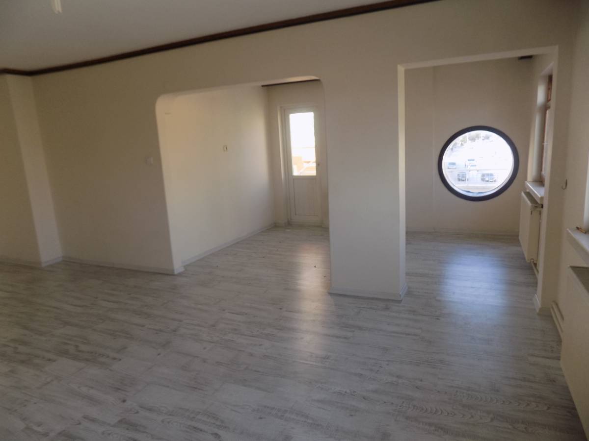 İSMAİL KARADENİZ EMLAKTAN DOKTOR ÖMER BESİM CADDESİNDE KİRALIK DAİRE