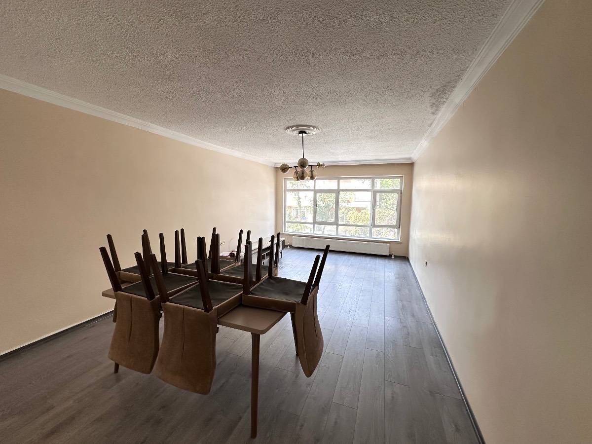 YAKACIK MAH.DE 3+1,BAĞIMSIZ ORTA KAT YAPILI ACİL KİRALIK DAİRE...