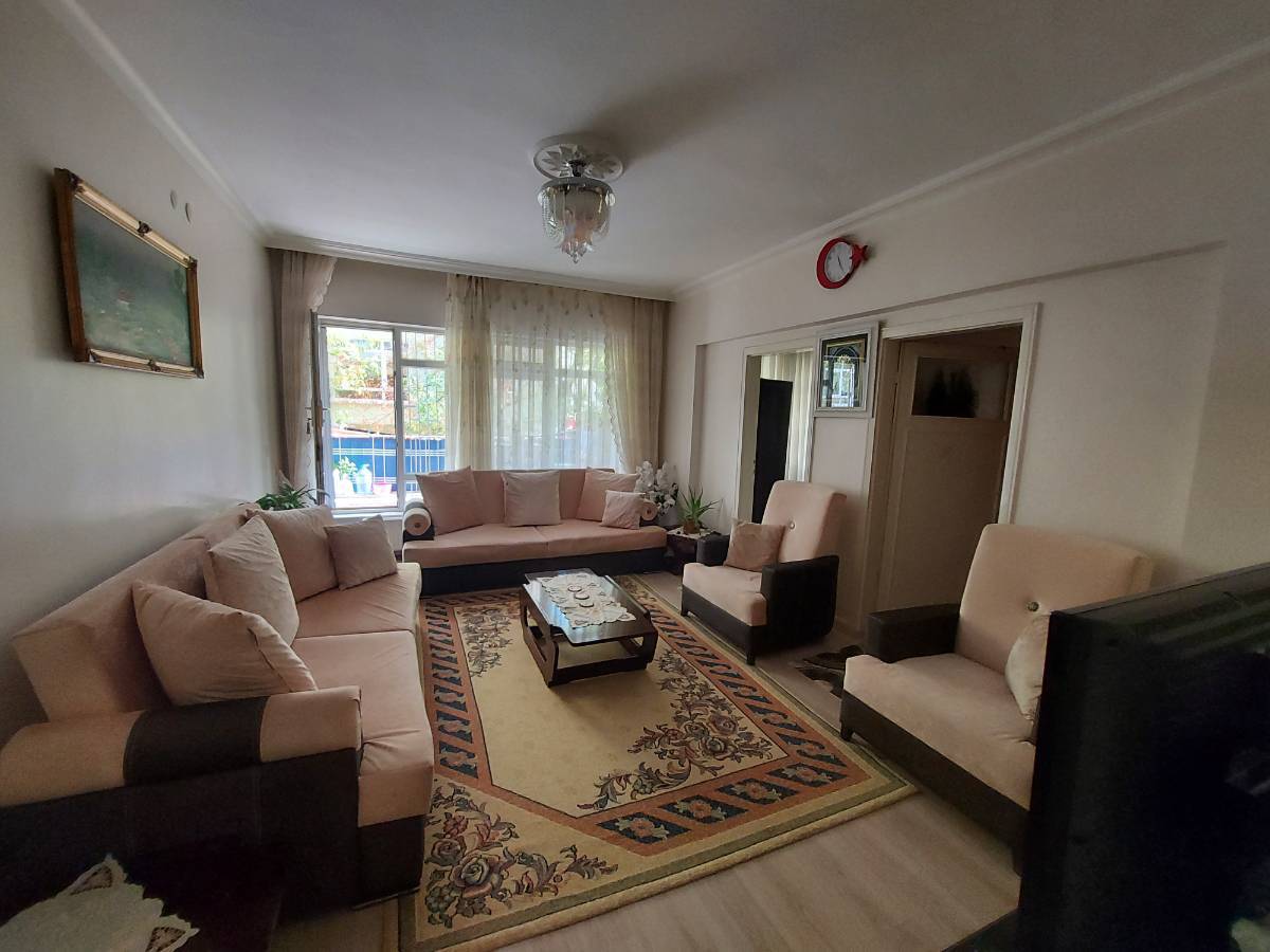 İSMAİL KARADENİZ EMLAK'TAN ŞENLİK MAHALLESİNDE BALKONLU SATILIK DAİRE