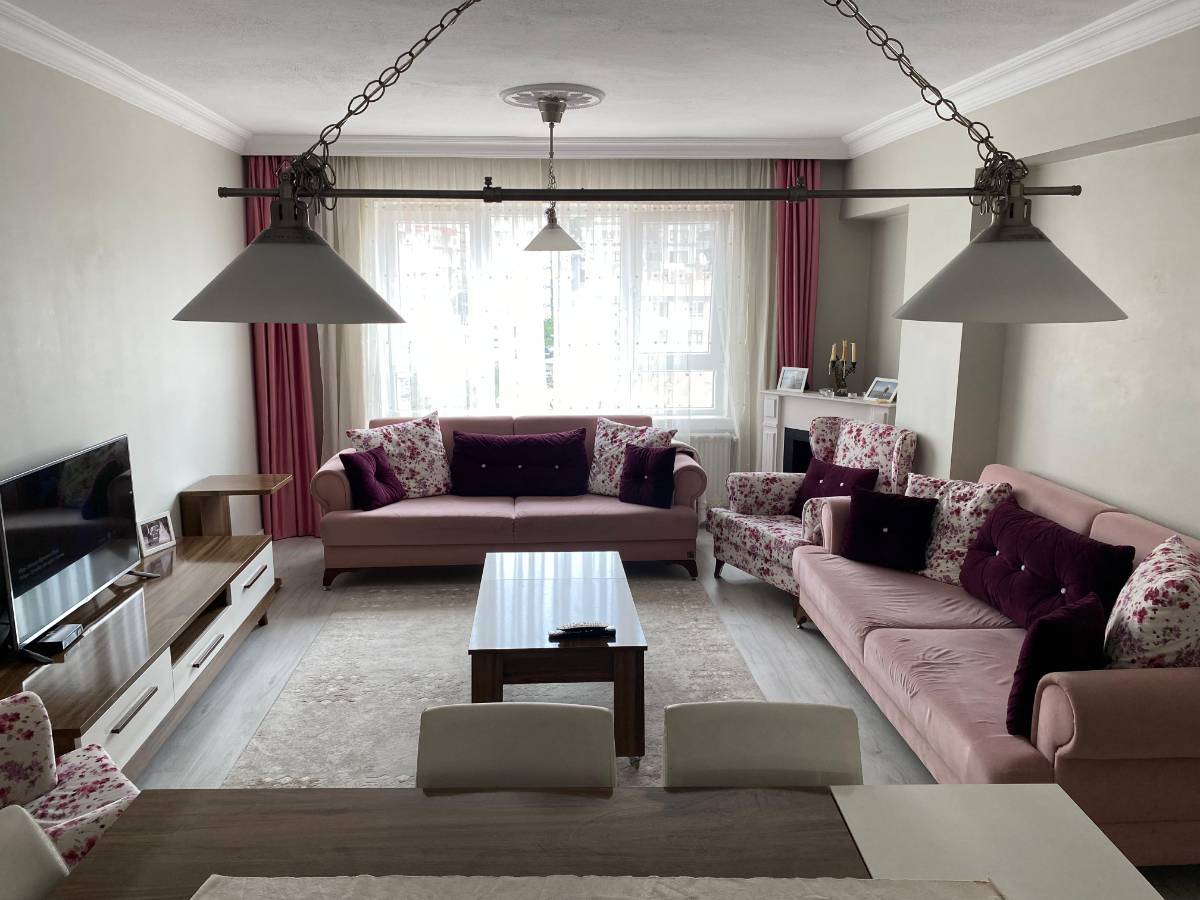 İSMAİL KARADENİZ EMLAKTAN  19 MAYIS MAHALLESİNDE BAĞIMSIZ SALONLU, ARA KAT,3+1  SATILIK DAİRE