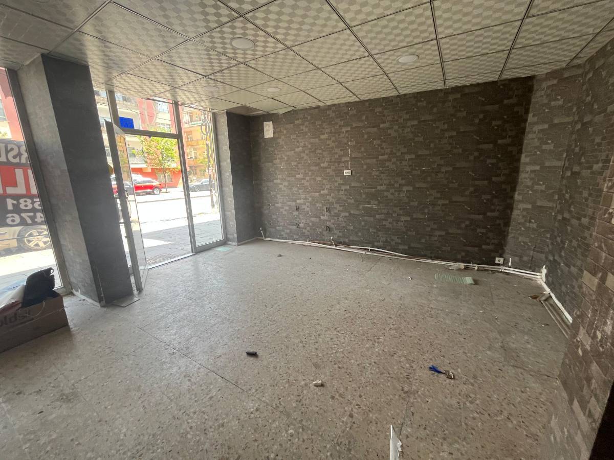 İSMAİL KARADENİZ EMLAKTAN YAKACIK MAHALLESİNDE CADDE ÜZERİ 60 M2 GENİŞ CEPHELİ SATILIK DÜKKAN