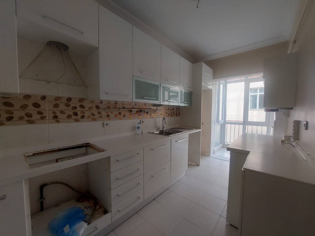 İSMAİL KARADENİZ EMLAKTAN TEPEBAŞI MAHALLESİNDE ARA KAT, ÖN CEPHE, YAPILI, 3+1 SATILIK DAİRE