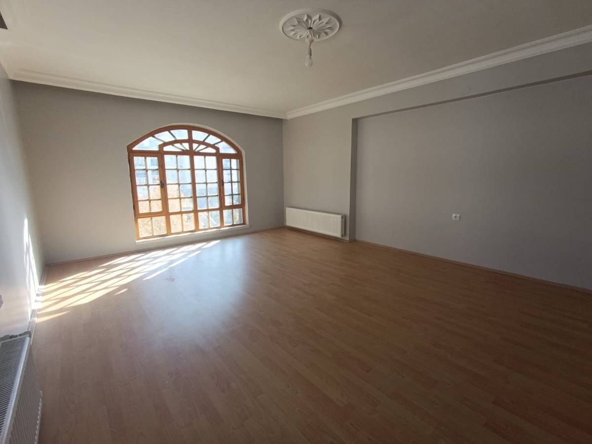 İSMAİL KARADENİZ EMLAKTAN  KUŞCAĞIZ MAHALLESİNDE BAĞIMSIZ SALONLU,  ÖN CEPHE, PARK MANZARALI 3+1 SATILIK DAİRE