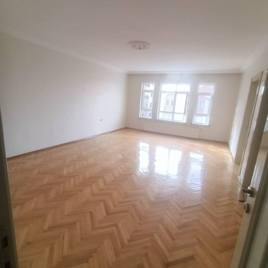 İSMAİL KARADENİZ EMLAKTAN 19 MAYIS MAHALLESİNDE &Ouml;N CEPHE, MANZARALI, YAPILI, 3+1 SATILIK DAİRE