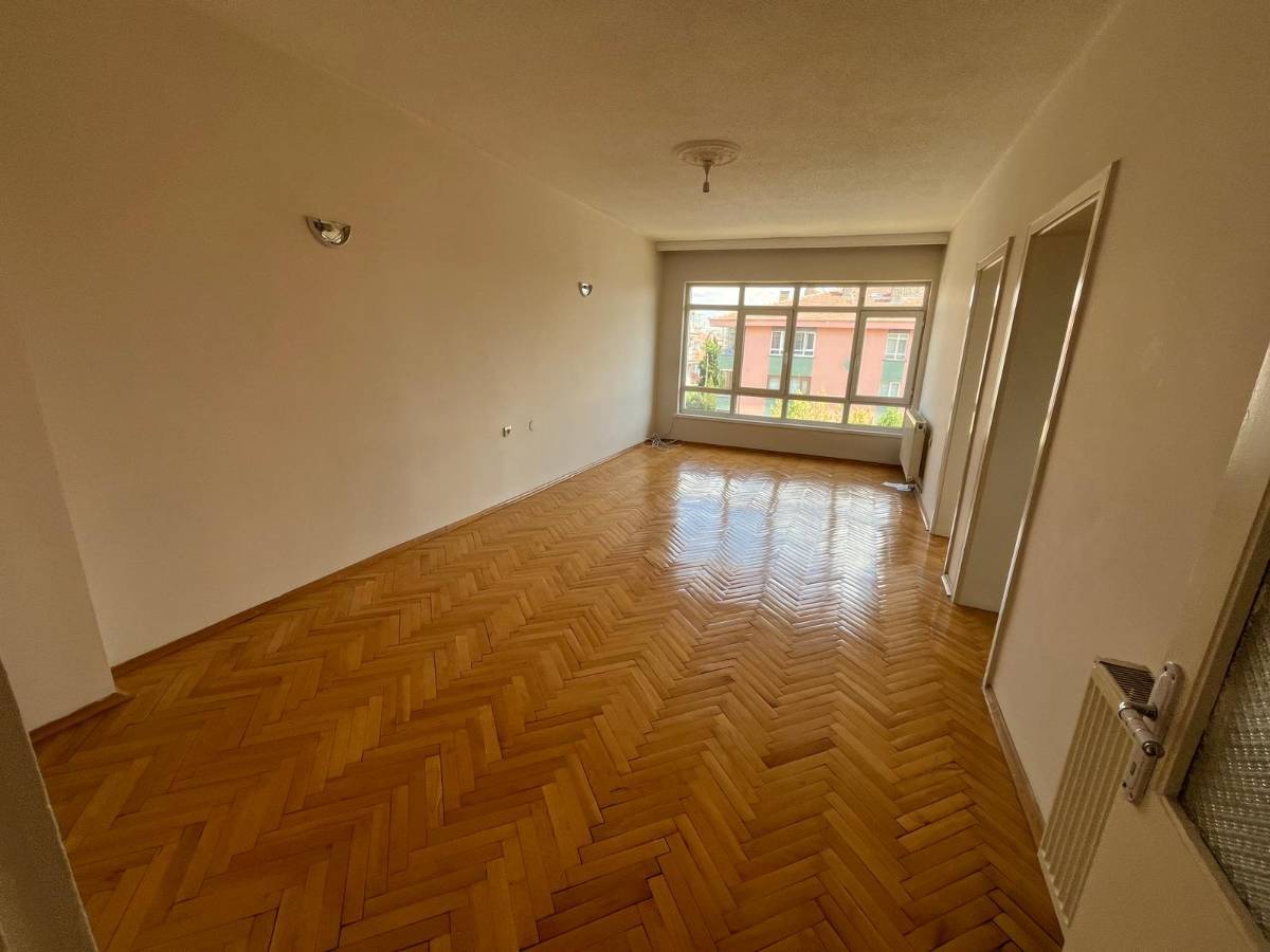 İSMAİL KARADENİZ EMLAKTAN TEPEBAŞI MAHALLESİNDE ÇEKİRGE CADDESİ ÜZERİ 3+1 KİRALIK DAİRE