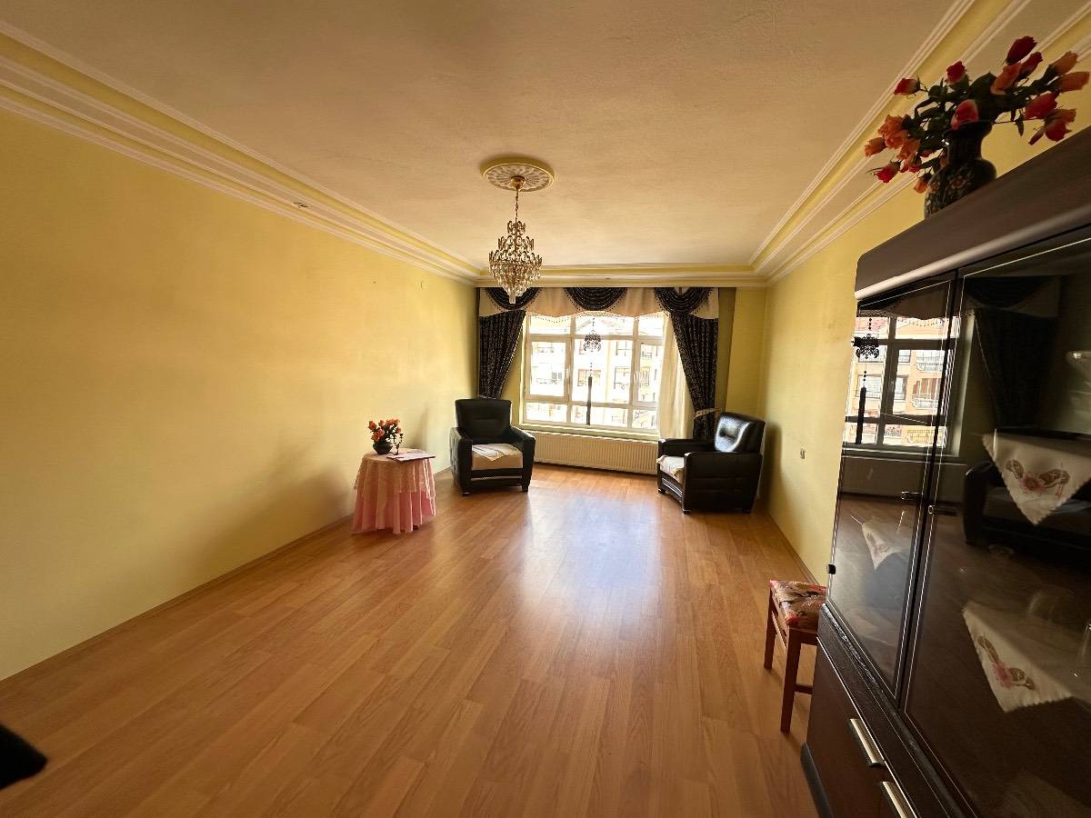 İSMAİL KARADENİZ EMLAK'TAN 3+1 ASANSÖRLÜ SATILIK DAİRE...