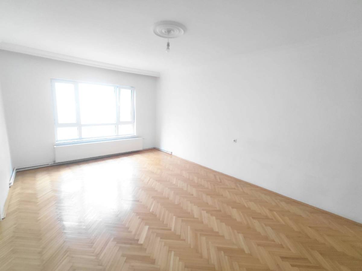 İSMAİL KARADENİZ EMLAKTAN  İNCİRLİ MAHALLESİNDE ARA KAT, 2 BAĞIMLI, 2 BALKONLU, CADDE YAKINI, 3+1 KİRALIK DAİRE