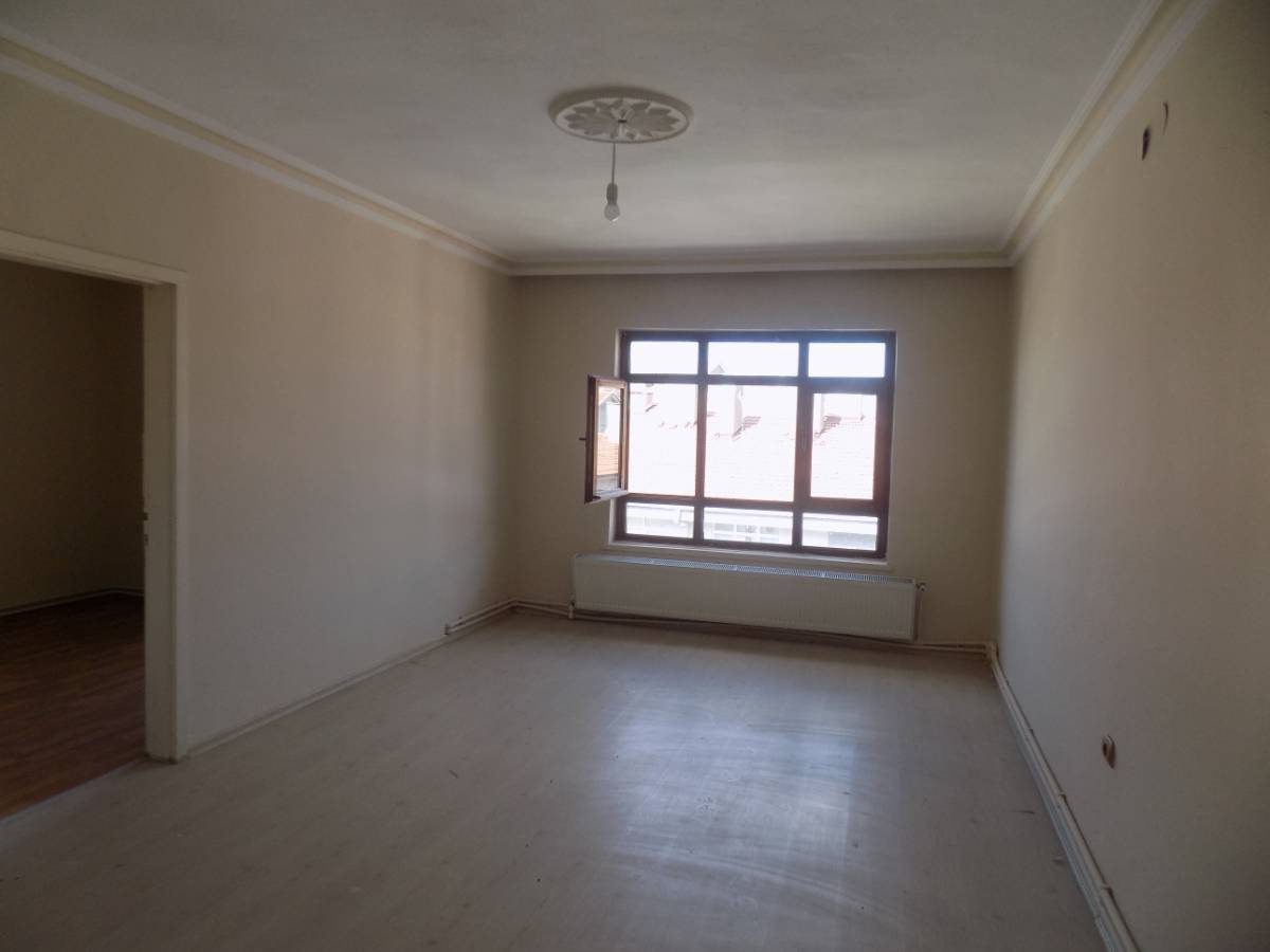 İSMAİL KARADENİZ EMLAKTAN KARARGAHTEPE MAHALLESİNDE ACİL SATILIK DAİRE