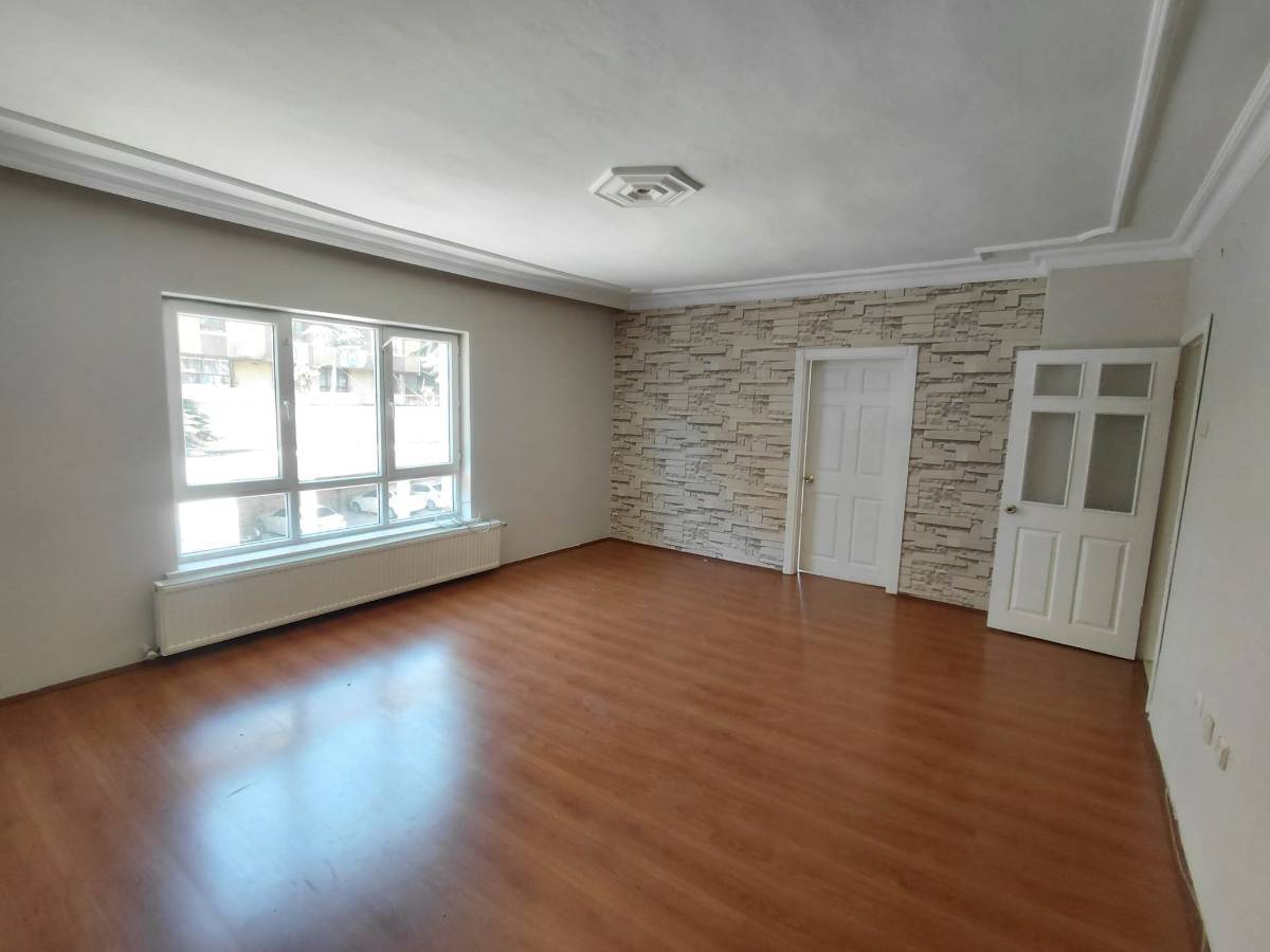 İSMAİL KARADENİZ EMLAKTAN BAĞLARBAŞI MAHALLESİNDE, CADDE &Uuml;ZERİ, YAPILI, KATTA, &Ouml;N CEPHE, 3+1 SATILIK DAİRE